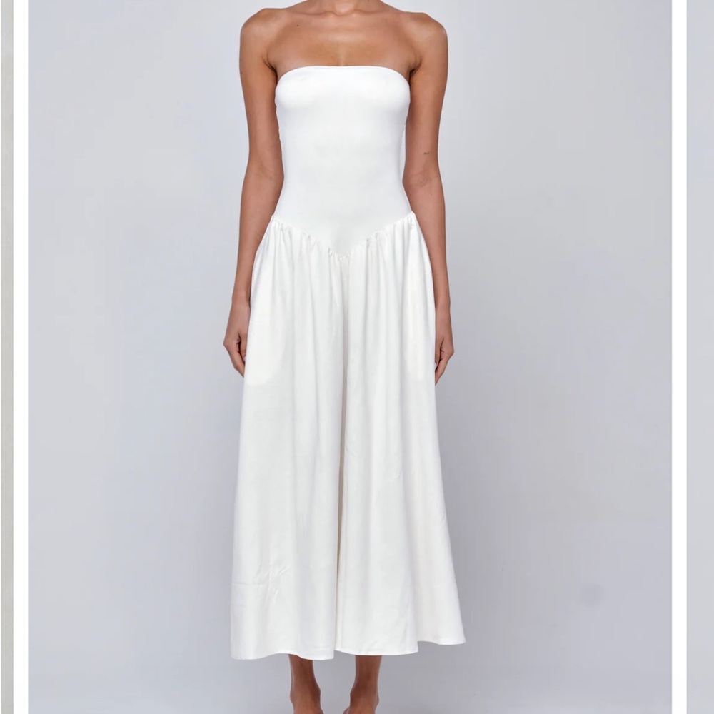 Elegant White Strapless Dress